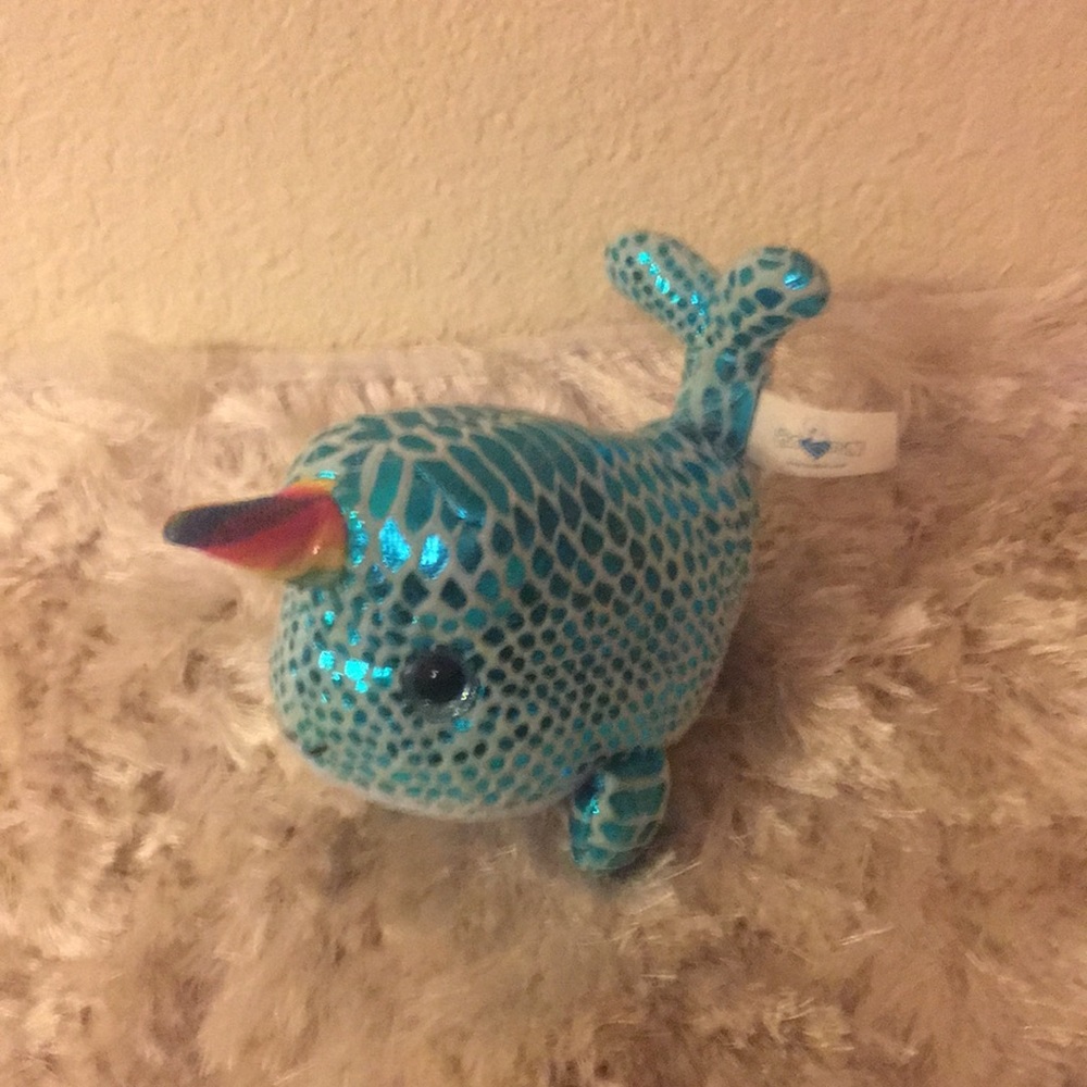 NWOT stuffed whale by hug hon rainbow 🌈 unicorn horn turquoise and blue cord